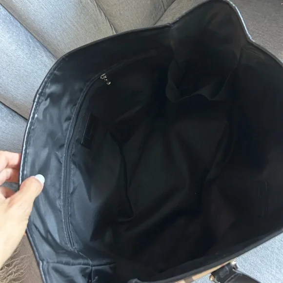 Burberry House Check Buckle Tote bag like new! - Picture 14 of 16